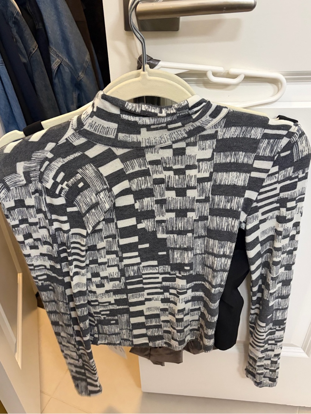 Women’s Black & White Patterned Mock Neck Top